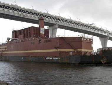 Σε λειτουργία ο πρώτος πλωτός πυρηνικός σταθμός της Ρωσίας «Αkademik Lomonosov» (βίντεο)